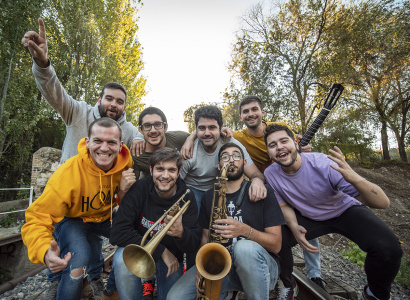 Festa de la municipalitat: ball de nit amb l'actuació de Band-Idos i Músics de Carrer (tribut a Txarango)