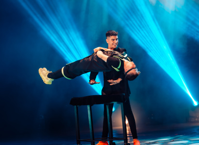 ESCENARIS D'ESTIU: GLOW amb el Mag Albert
