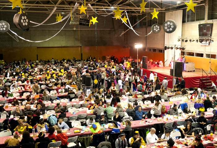 Sopar-pícnic de les colles de Carnaval i disco-mòbil