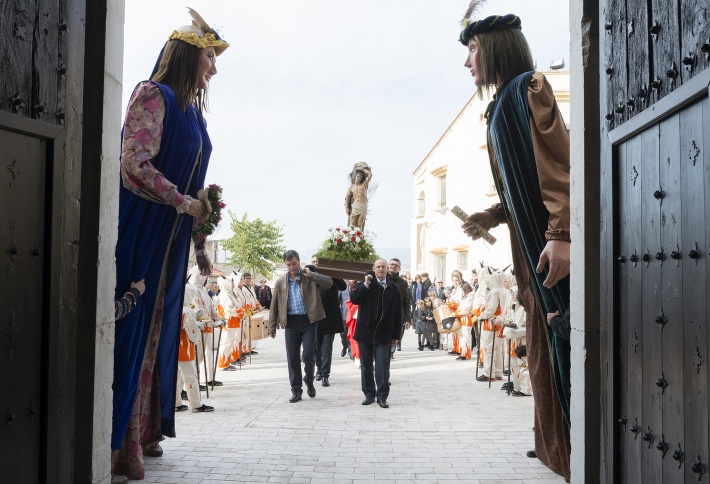 Festa Major d'hivern: Missa solemne, processó, ballada de gegants i sardanes