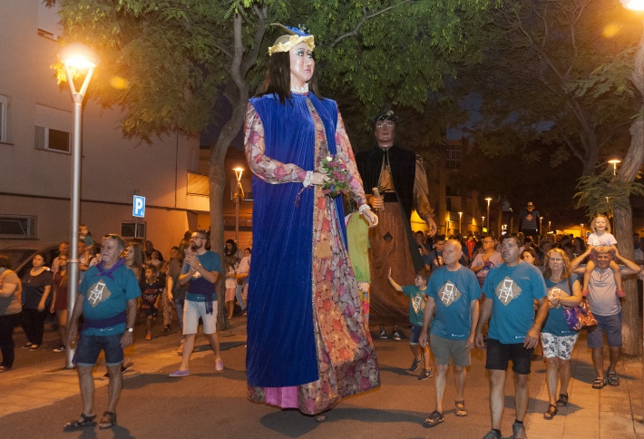 Vestida dels gegants, pregó i anada d'autoritats a l'encesa de la tronada