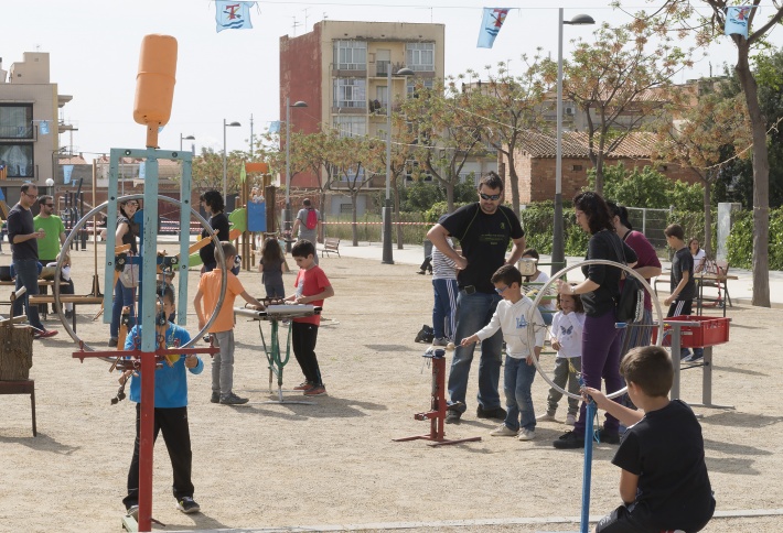 FESTA DE LA MUNICIPALITAT: Jocs amb elements reciclats 