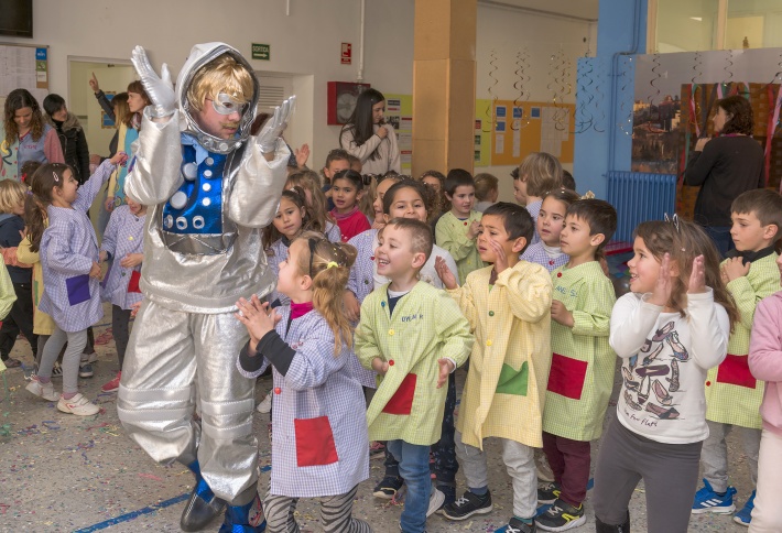 Sa Majestat Carnestoltes visita l’escola