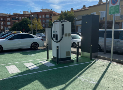 L'ICAEN subvenciona l'estació de recàrrega de vehicles elèctrics de la plaça Ernest Lluch