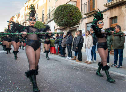 La Rua de Carnaval de la Canonja treu al carrer centenars de persones