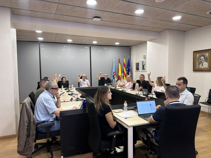 El ple aprova dues declaracions institucionals, de suport al model lingüístic educatiu de Catalunya i de condemna als atacs a la població civil a Gaza.