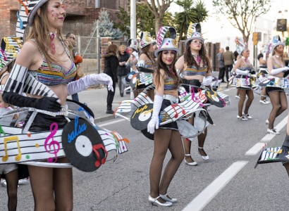 El Carnaval de la Canonja treu al carrer més d'un miler de persones