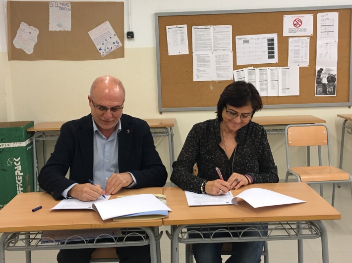 El Projecte Rossinyol arriba a l’Institut Collblanc per facilitar la integració social