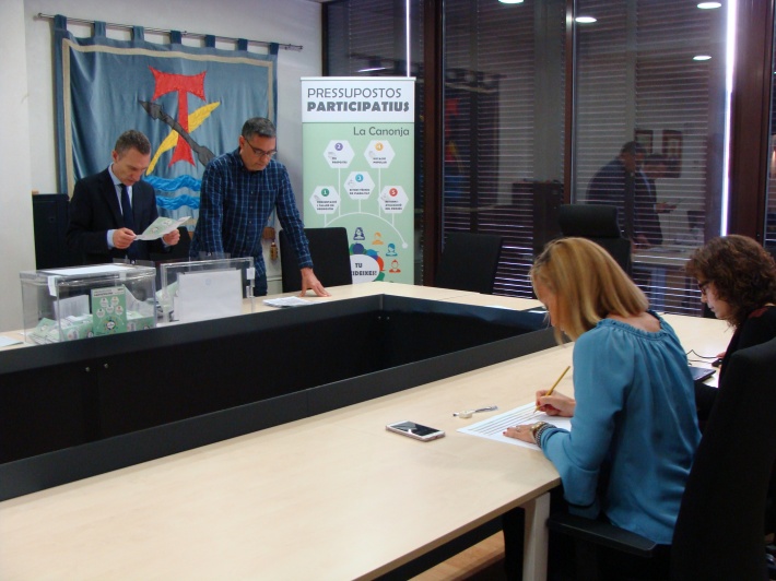 Els canongins voten dotar de cuina pròpia el menjador de l’escola en els pressupostos participatius