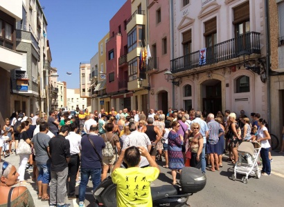 L'Ajuntament i el poble de la Canonja condemnen els atemptats de Barcelona i Cambrils
