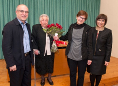 L'Ajuntament de la Canonja felicita a Dolores Caparrós pels seus cent anys