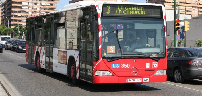 Els canongins ja poden gaudir del descompte en les tarifes d’autobús urbà