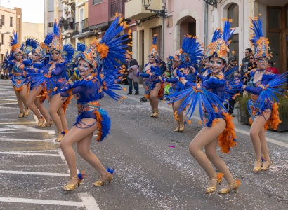 600 persones desfilen pels carrers de la Canonja en la Rua de Carnaval