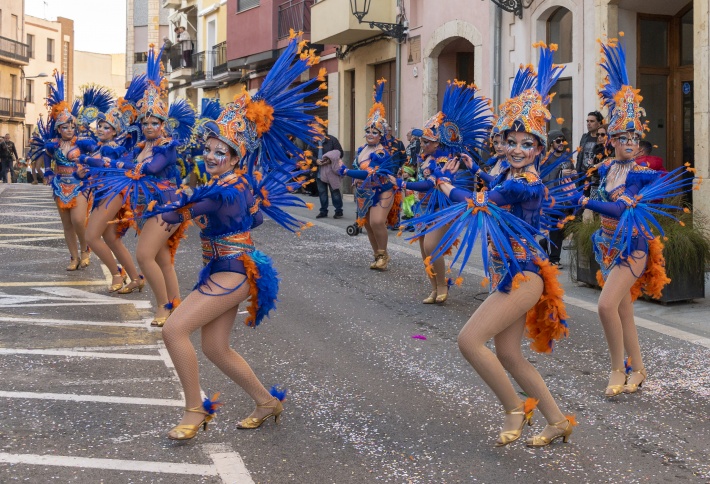 600 persones desfilen pels carrers de la Canonja en la Rua de Carnaval