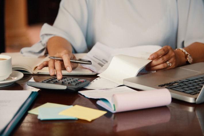 La regidoria de Promoció econòmica elabora un llistat de mesures econòmiques i socials engegades per altres administracions supramunicipals per a combatre la crisi provocada per la COVID-19