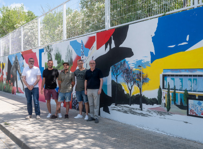 Un mural gegant vesteix cent vint metres de mur amb elements característics de la Canonja