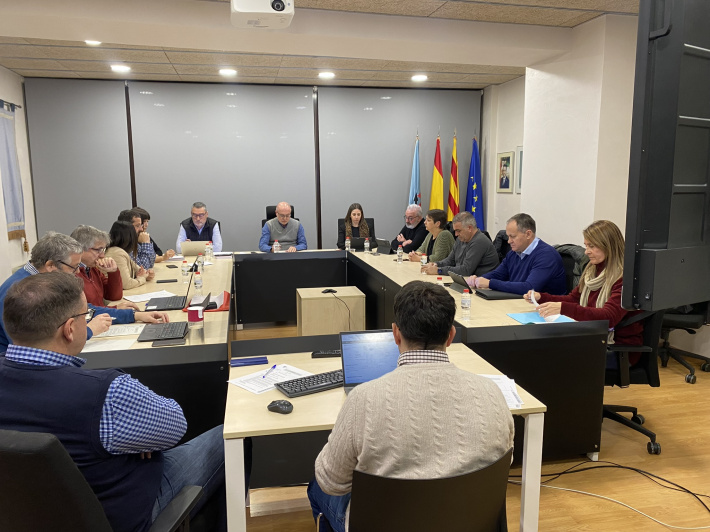 El ple aprova el conveni marc de serveis socials amb el Consell Comarcal