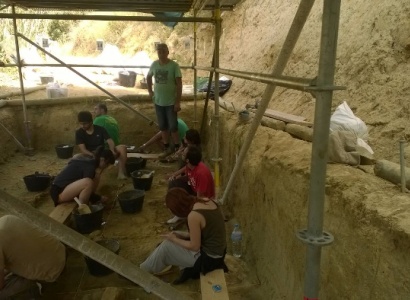 L'IPHES centra la nova excavació al Barranc de la Boella al nivell on s'han trobat les proves d'ocupació humana més antigues de Catalunya