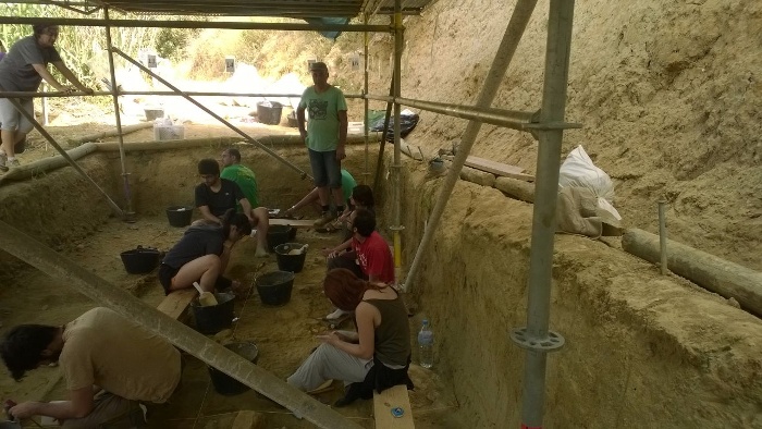 L'IPHES centra la nova excavació al Barranc de la Boella al nivell on s'han trobat les proves d'ocupació humana més antigues de Catalunya