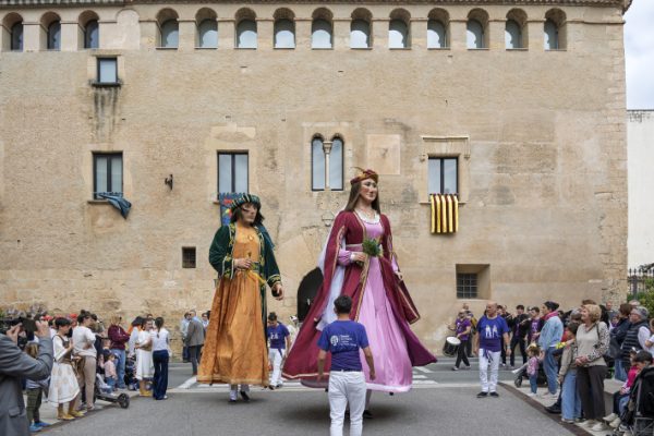 FM: Cercavila, tronada, vermut i sardanes